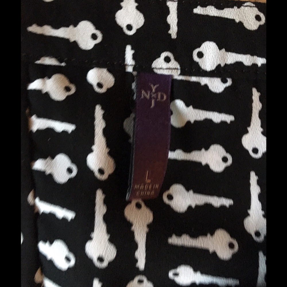 NYDJ Lovely Black/white Blouse! - Picture 3 of 3